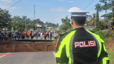 Jalan lintas Sumatera Jambi-Padang putus