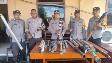 Polsek Plampang, Polres Sumbawa, mengamankan petasan berbahan spiritus