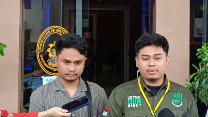 Anak dari bos rental mobil hadir di persidangan penembakan