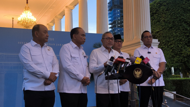 Menko bidang Pangan, Zulkifli Hasan alias Zulhas (tengah) di Kompleks Istana Kepresidenan, Jakarta Pusat