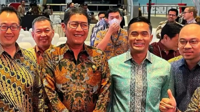 Ketum Kadin Anindya Bakrie menghadiri undangan dialog BEI, OJK dan pelaku pasar modal [tangkapan layar Instagram @anindyabakrie]