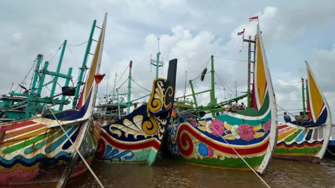 Kapal pengguna cantrang asal Lamongan yang ditangkap Polda Kalsel - Foto Dok Istimewa