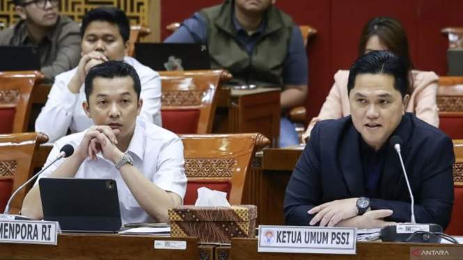Ketum PSSI Erick Thohir dan Wakil Menteri Pemuda dan Olahraga Taufik Hidayat
