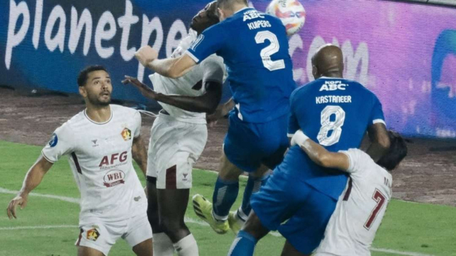 Duel Persib Bandung vs Persik Kediri