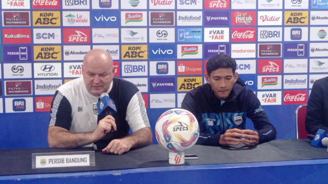 Pelatih Persib, Bojan Hodak dan Ryan Kurnia (foto: Dede Idrus) 
