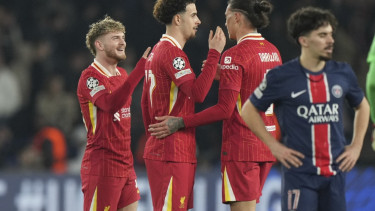 Pemain Liverpool, Harvey Elliott rayakan gol ke gawang PSG