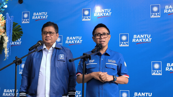 Sekjen Partai Amanat Nasional (PAN), Eko Patrio dan Wakil Ketua Umum PAN, Viva Yoga Maulida di Kantor DPP PAN, Jakarta Selatan, Kamis, 6 Maret 2025