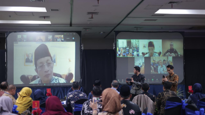 Menteri Agama Nasaruddin Umar memberikan sambutan secara online