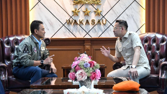VIVA Militer: Utusan Khusus Presiden, Raffi Ahmad menemui Wakasau di Mabesau