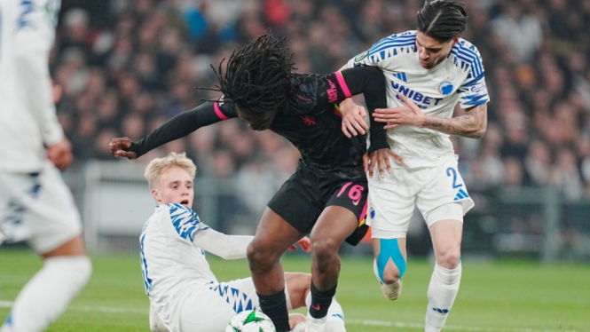 Kevin Diks saat FC Copenhagen menghadapi Chelsea