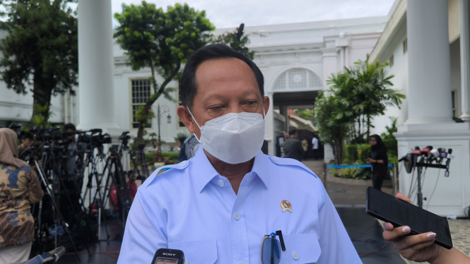 Mendagri Tito Karnavian di Kompleks Istana Kepresidenan, Jakarta Pusat, Jumat, 7 Maret 2025