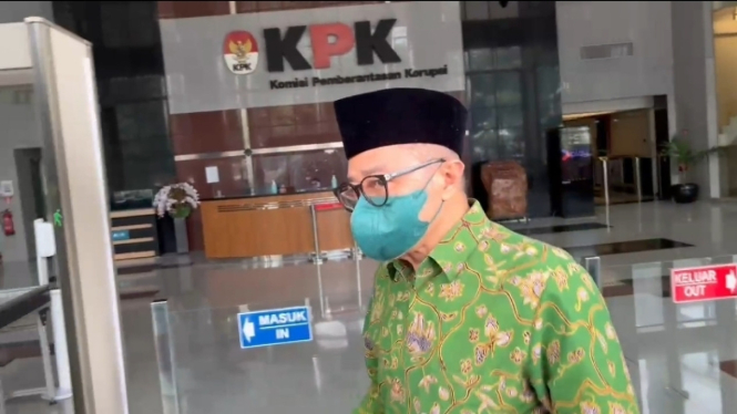 Mantan Kepala Kantor Wilayah Direktorat Jenderal Pajak Jakarta Khusus Mohamad Haniv (HNV) saat rampung diperiksa KPK, Jumat 7 Maret 2025