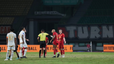 Maciej Gajos saat Persjia vs Arema
