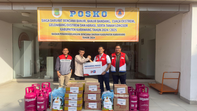 Karawang dilanda banjir setinggi 2 meter, Pertamina salurkan bantuan.
