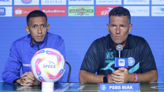 pelatih PSBS Biak  Marcos Guillermo Samso 