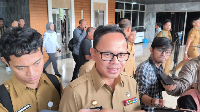 Wamendagri, Bima Arya di Kompleks Parlemen, Senayan, Jakarta Pusat, Senin, 10 Maret 2025