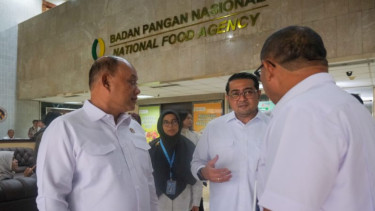 MenEkraf/KaBekraf Teuku Riefky Harsya (tengah).