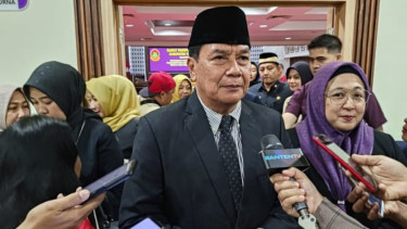 Bupati Tangerang, Maesyal Rasyid di DPRD Kabupaten Tangerang