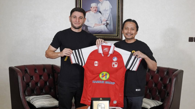 CEO PS Barito Putera, Hasnuryadi Sulaiman bersama gelandang asal Brasil, Lucas Morelatto - Foto Dok Barito Putera 