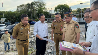 Gubernur Kalteng Agustiar Sabran meninjau pembangunan gereja maranatha