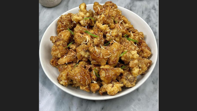 Ayam Panggang Utuh dengan Garlic Butter dan Saus Keju