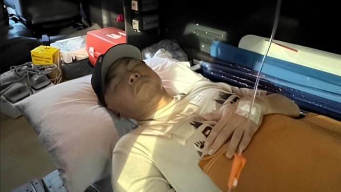 Wendi Cagur Dilarikan ke RS Pakai Ambulans