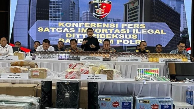 Konferensi pers penyelundupan tali kawat baja