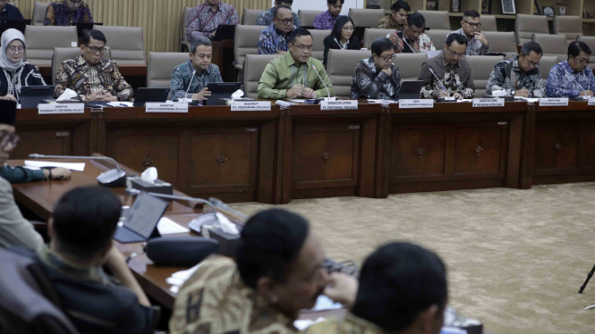Direktur Utama Pertamina Simon Aloysius Mantiri RDP Dengan DPR