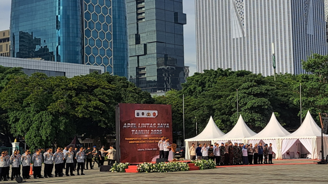 Gubernur DKI Jakarta Pramono Anung memberikan sambutan saat Apel Operasi Lintas Jaya 2025