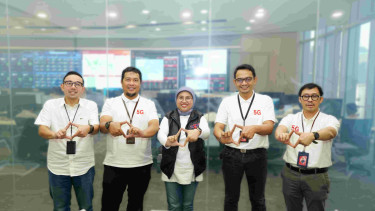 Vice President Global Network Operations Telkomsel Juanita Erawati (tengah).
