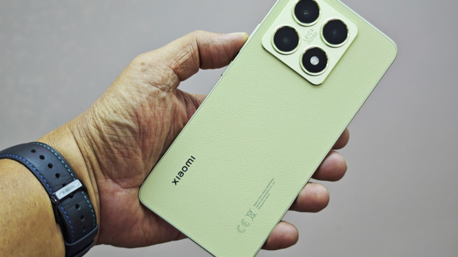 Xiaomi 14T varian Lemon Green.