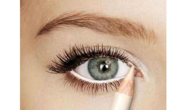 Cara Memakai Eyeliner Putih