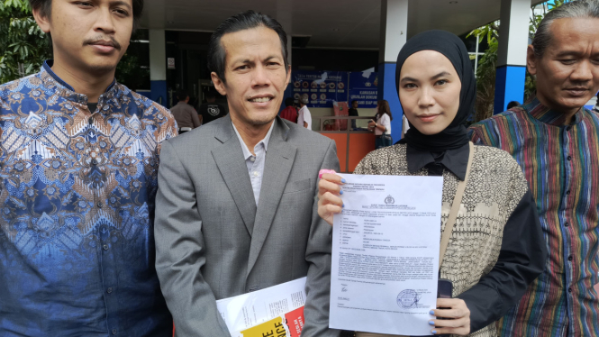 Selebgram lymel mempolisikan eks karyawan.