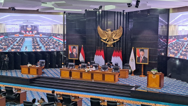 Rapat Paripurna DPRD Jakarta dengan Gubernur Pramono 