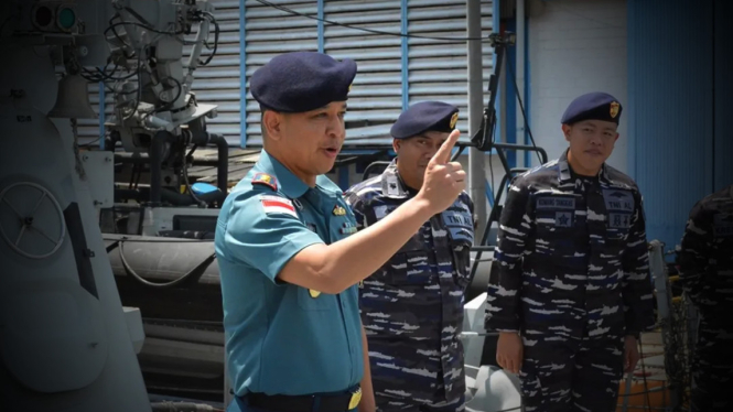 VIVA Militer: Letkol Laut (P) Anro Casanova Komandan KRI Usman Harun