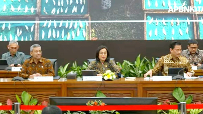[Menteri Keuangan, Sri Mulyani Indrawati beserta jajarannya, dalam Konferensi Pers APBN KiTa bulan Januari dan Februari 2025 di Kementerian Keuangan, Jakarta, Kamis, 13 Maret 2025]
