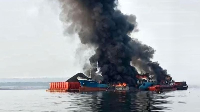Kapal Tugboat meledak di Lamongan