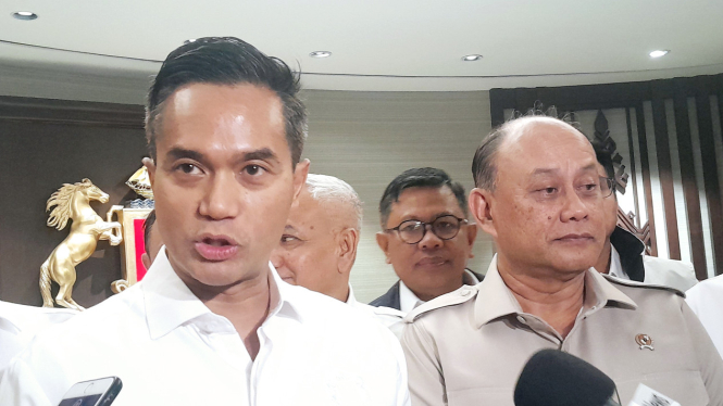 Ketua Umum Kadin Indonesia, Anindya Bakrie bersama Kepala Badan Gizin Nasional, Dadan Hindayana, usai menggelar audiensi di Menara Kadin Indonesia, Kawasan Kuningan, Jakarta Selatan, Kamis, 13 Maret 2025