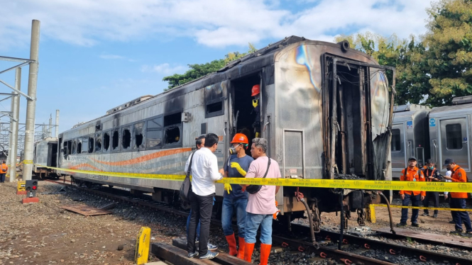 Tiga gerbong KA di Stasiun Tugu Yogyakarta terbaka pada Rabu 12 Maret 2025