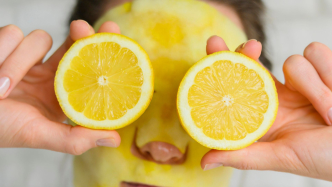 Ilustrasi masker wajah alami dari lemon, cocok untuk wajah kusam