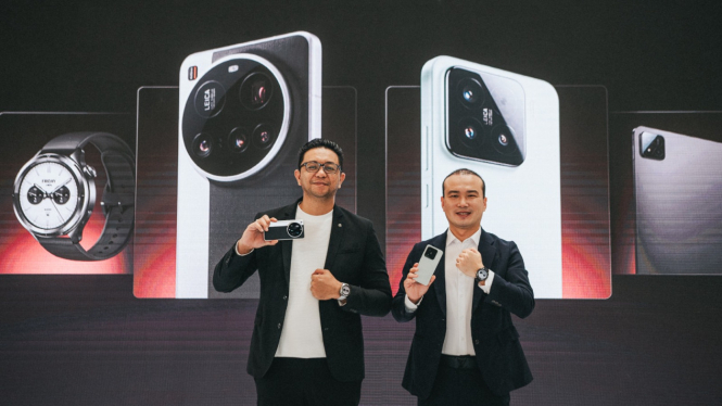 Country Director Xiaomi Indonesia, Wentao Zhao (kanan).