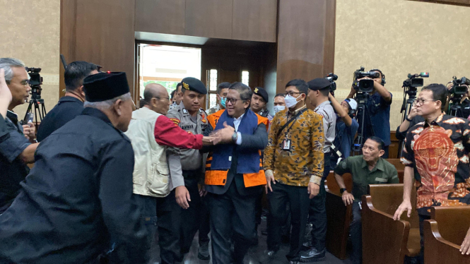 Hasto Kristiyanto di Sidang Perdana di Pengadilan Tipikor Jakarta