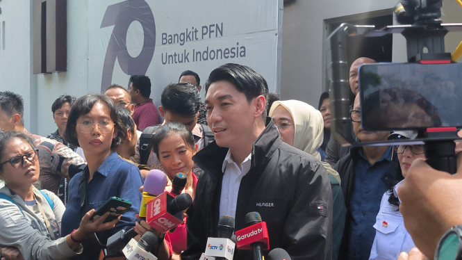 Direktur Utama (Dirut) PT PFN Riefian Fajarsyah atau Ivan Seventeen di Kantor PFN, Jakarta Timur, Jumat, 14 Maret 2025