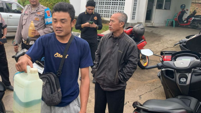 BBM Pertamax di SPBU Bercampur Air, Belasan Motor dan Mobil Mogok di Kabupaten Merangin, Jambi.  