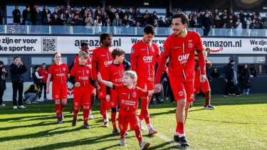 Thom Haye membela Almere City
