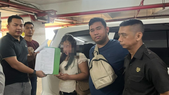 Direktur PT Artha Eka Global Asia yang ditangkap Polda Banten usai manipulasi takaran MinyaKita