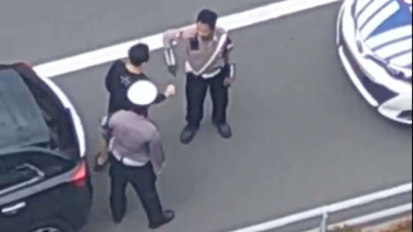 Viral Oknum Polisi Diduga Terima Suap dari Pemobil yang Kena Tilang