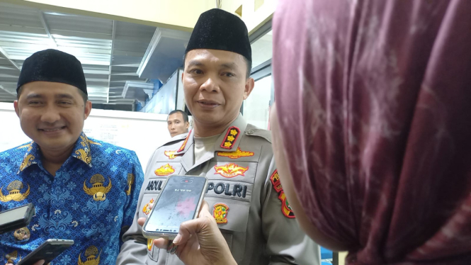 Kapolres Metro Depok Kombes Pol Abdul Waras bersama Wakil Wali Kota Depok Chandra Rahmansyah