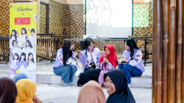 Member JKT48 Berbagi Cerita bersama Pembelajar di Sekolah Kami