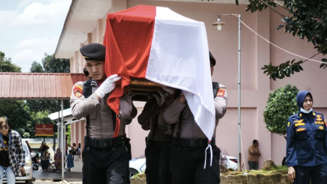 Jenazah anggota polri yang meninggal saat gerebek judi sabung ayam